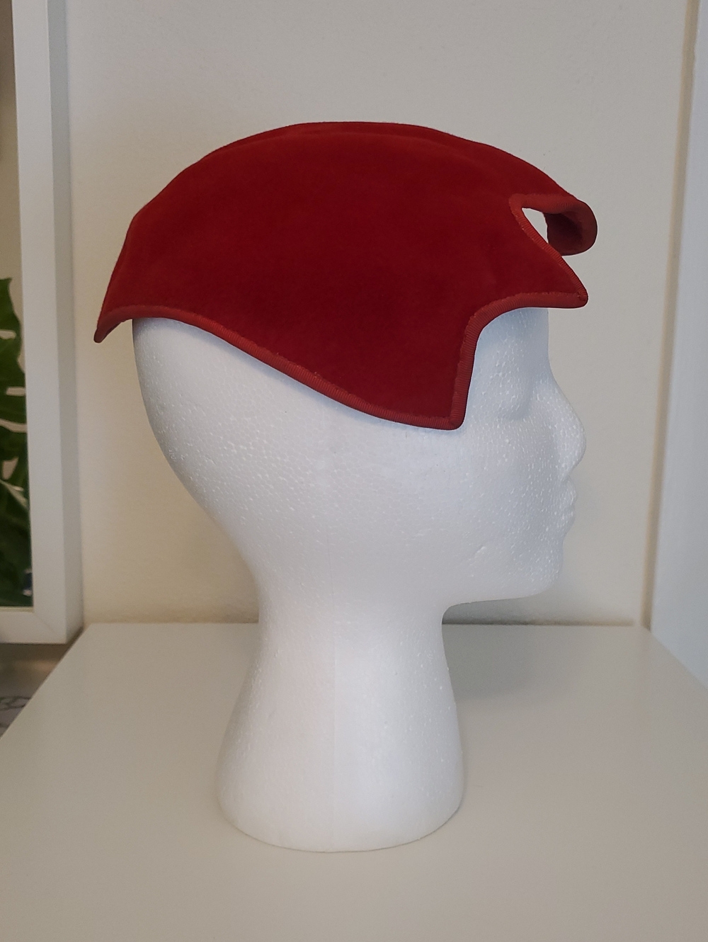 1950s Lucy Red Velvet Velour Fire Retro Cap Vintage Cocktail Hat Topper Pinup - Picture 7 of 15